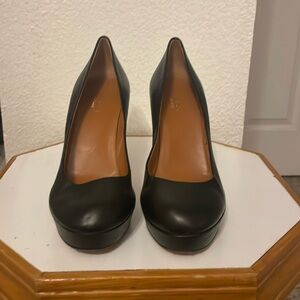 Gucci heels size 7/size 38. Pre-owned but well taken care of